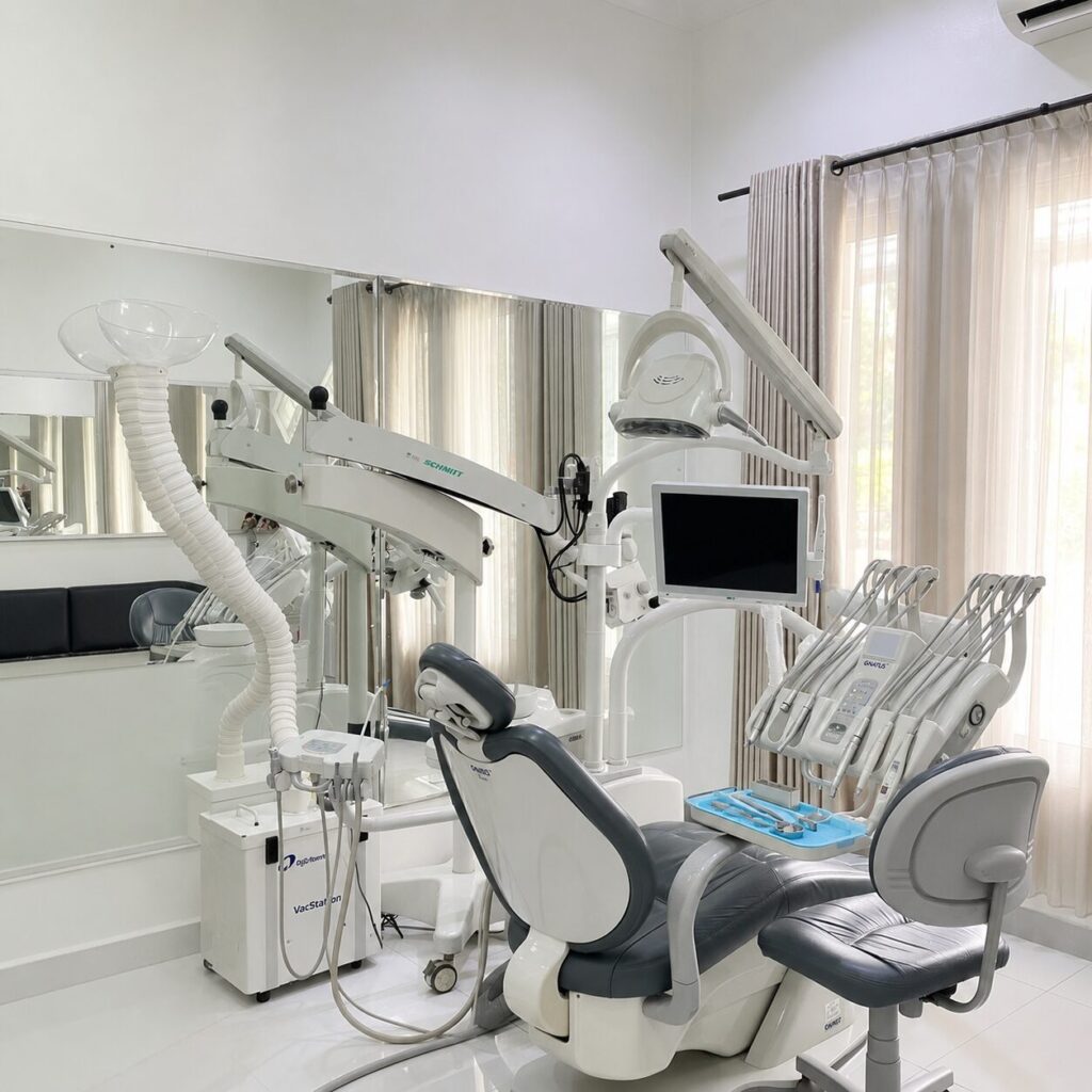 Ruang perawatan dokter gigi yang bersih elegan dan modern di Syaify Dental Sleman